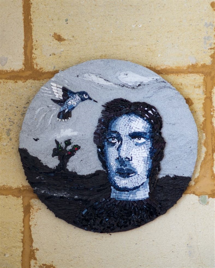 Claire Lune ,diametre de 50 cm ,smalt et mortier